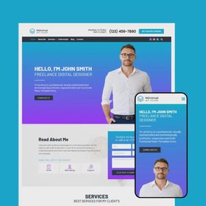 Puede incluir: Una maqueta de diseño web que presenta una vista de escritorio y móvil. La vista de escritorio muestra un sitio web con un fondo degradado azul y morado, el texto "HELLO, I'M JOHN SMITH FREELANCE DIGITAL DESIGNER" y una foto de un hombre. La vista móvil muestra el mismo diseño.