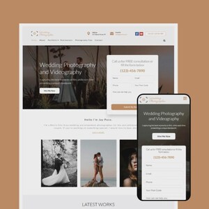 Könnte beinhalten: Eine Website und ein Smartphone präsentieren ein Unternehmen für Hochzeitsfotografie und -videografie. Die Website enthält ein Kontaktformular und ein Foto eines Paares. Das Smartphone zeigt dieselben Informationen in einem mobilfreundlichen Format an.