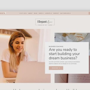 Op de afbeelding: Website-ontwerp met een vrouw die een laptop gebruikt. De header van de site toont "Elegant Aura" en navigatielinks. Een sectie promoot business coaching met de vraag: "Ben je klaar om je droombedrijf te starten?"