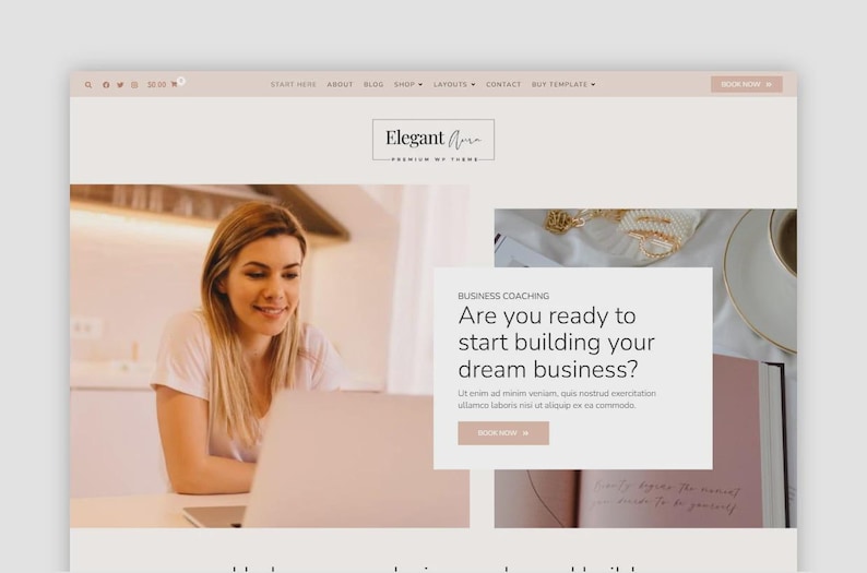 Op de afbeelding: Website-ontwerp met een vrouw die een laptop gebruikt. De header van de site toont "Elegant Aura" en navigatielinks. Een sectie promoot business coaching met de vraag: "Ben je klaar om je droombedrijf te starten?"