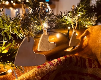 Keramik Herz Dekorationen - 1er, 3er, 5er oder 10er Set | Rustikale Küsten Weihnachtsschmuck | Treib & Loop Devon