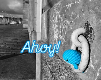 Wade the Whale – Handgefertigter gehäkelter Wal • Küstenblauer Amigurumi • Drift & Loop Devon