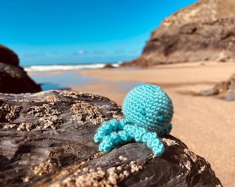 Jack the Sea Jelly – handgefertigte gehäkelte Qualle | Küstendekor Geschenk | Treib & Loop Devon