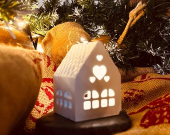 Handgemachtes Keramik-Weihnachts-Landhaus-Teelicht - Hope Cove Küstendekor
