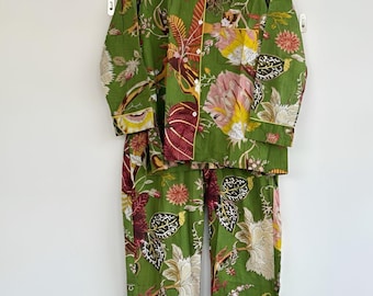 Conjunto de pijama artesanal indiano em algodão: roupa de dormir macia e listrada