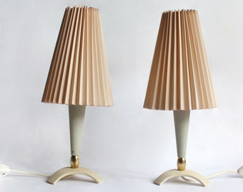 Pair of 1950s table lamps pastel coloured, with clip-on pleated lampshades, golden detail