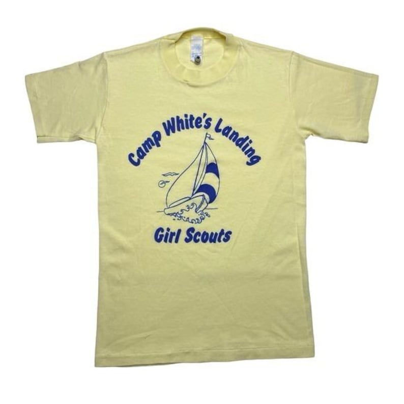 Camiseta vintage de los 80 de Camp White's Landing x Girl Scouts, talla PEQUEÑA. imagen 2