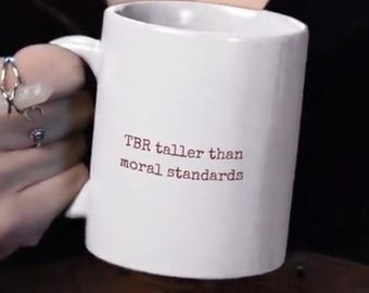Taza de cerámica negra de 325 ml para lectores apasionados.