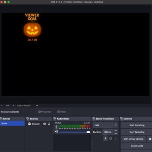 Op de afbeelding: Schermafbeelding van de OBS Studio-interface met een Halloween-thema. De linkerbovenhoek toont "VIEWER GOAL" boven een gloeiende pompoenafbeelding. De tekst "10 / 25" staat eronder. Het onderste paneel toont audiomixer- en scènebedieningselementen.