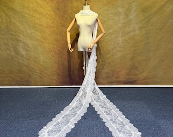 Véu de noiva romântico em renda francesa, xale delicado em renda floral, lenço de pescoço etéreo para casamento.
