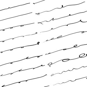 Op de afbeelding: Een witte achtergrond met een patroon van zwarte, gebogen lijnen. De lijnen variëren in dikte en vorm, sommige met lussen en krullen, waardoor een dynamisch en abstract ontwerp ontstaat. De lijnen zijn diagonaal gerangschikt.