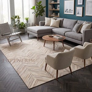 Beigefarbener Fischgrät-Kuhfellteppich, handgefertigter Leder-Patchwork-Teppich, moderner Luxus-Bodenbelag für Ihr Zuhause