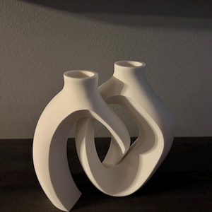 3D Printed Modern Vase: White Geometric Decor
