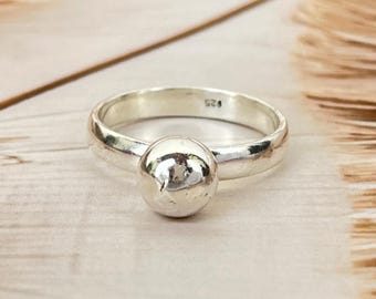 ハンドメイドのスターリングシルバーボールリング：ミニマリストモダンジュエリー