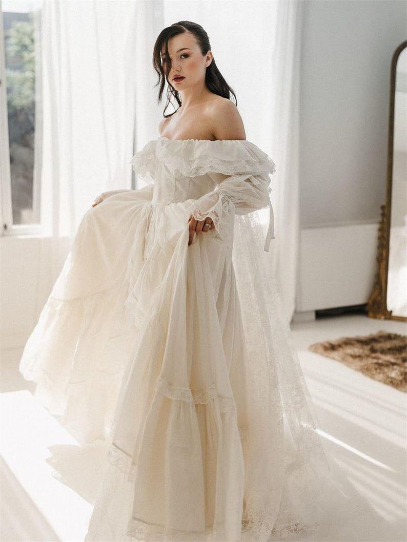 Robe mariée bohème Ellery épaules dénudées volants dentelle