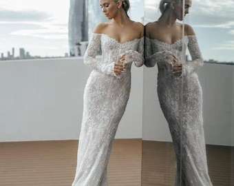 Robe de mariée sirène en dentelle : Robe de mariée dos nu ornée de perles et à manches