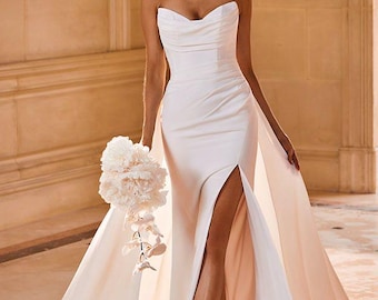 Satijnen zeemeermintrouwjurk, strapless bruidsjurk met liefje korset, split aan voorkant ivoor silhouet