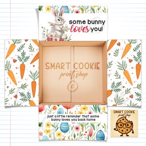 Op de afbeelding: Een open kartonnen doos met een lentethema. De binnenkant van de doos heeft de tekst "SMART COOKIE print shop". De binnenkanten van de doos zijn versierd met wortelen en groen. De bovenklep heeft een konijnenillustratie en de tekst "some bunny loves you!"