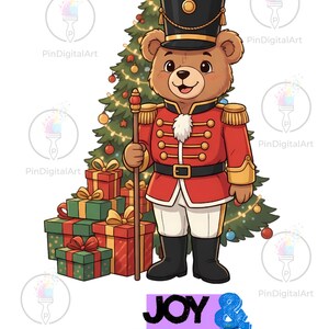 Könnte beinhalten: Cartoon-Illustration eines Teddybären als Spielzeugsoldat, mit rotem Mantel, schwarzem Hut und Stiefeln. Ein Weihnachtsbaum und verpackte Geschenke befinden sich im Hintergrund. Der Text "JOY & PEACE" befindet sich unten.