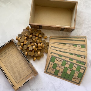 Juego de lotería antiguo en caja de madera de McLaughlin Bros con cartas y marcadores