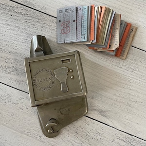 Vintage Bell Punch &druck Co. Limited, funktionierende Londoner Ticket Stanzmaschine mit einigen Vintage gebrauchten Tickets