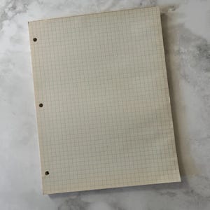 Juego de tres hojas de papel cuadriculado envejecido de alta calidad con marca de agua de molino de martillo vintage.