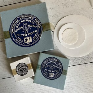 Vintage echte Whatman filterpapieren gemaakt in Engeland, chemisch bereid papier van W&R Balston, Ltd. Set van 3 enkele cirkels
