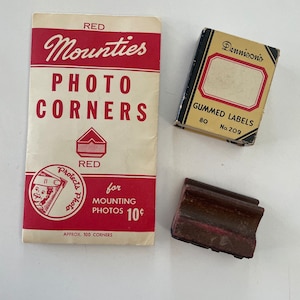Scegli i tuoi angoli fotografici vintage per articoli per ufficio, i timbri per copie o le etichette Dennison preferiti