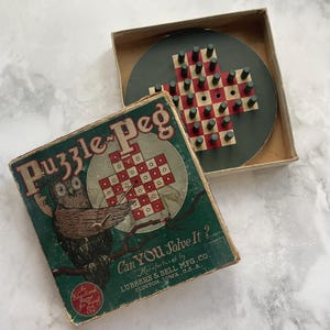 Antiguo juego de rompecabezas de madera con clavijas de aproximadamente 1920 en caja de Lubbers and Bell Mfg. Co.