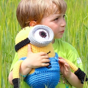 Amigurumi pattern - Minion big crochet toy - Plushie Despicable me character- PDF digital pattern with tutorials - instant download