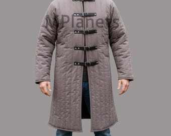 Medeltida vikingadräkt med vadderad rustning, Gambeson