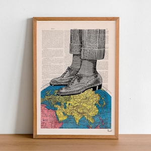 Cadeau reisliefhebber, reislust, wereldkaart schoenen collageprint, De wereld aan je voeten, kunst aan de muur poster print upcycled kunstcadeau, TVH119