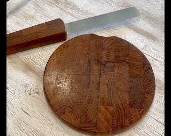 Vintage MCM Dansk Designs Round Cheese Cutting Board w/ Knife / Spreader Handle Set