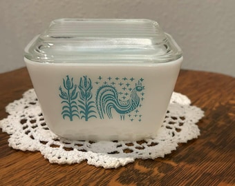 Vintage Pyrex Amish Butterprint Refrigerator Dish – Turquoise Farm Pattern Milk Glass Lid