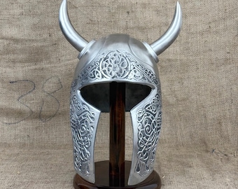 手作りのバイキング角付きヘルメット - 彫刻された北欧の結び目模様、着用可能なコスプレ - 北欧中世のヘッドウェア