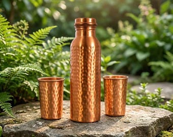 Ręcznie robiona butelka na wodę z kutej miedzi – ajurwedyjskie wellness, 1 litr