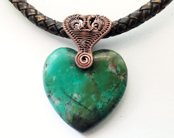 Pendentif en cuivre enroulé de fil turquoise en forme de coeur - Ras de cou Love enroulé de fil sur cordon en cuir