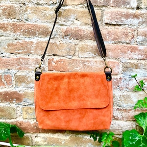 ORANGE messenger bag in genuine suede leather. Orange crossbody / shoulder bag. Orange suede purse. Adjustable strap zipper and flap.
