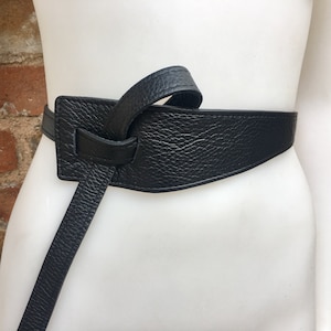 Obi belt in genuine leather. Wrap belt in BLACK. Waist belt in black stong leather. Black wraparound belt. Natural leather 80s style belt