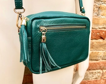 Small leather bag in dark green. Cross body or shoulder bag in GENUINE leather. Green leather bag with adjustable strap, zipper and flap. - Etsy 日本 Small leather bag in dark green. Cross body or shoulder bag in GENUINE leather. Green leather bag with adjustable strap, zipper and flap. - Etsy 日本