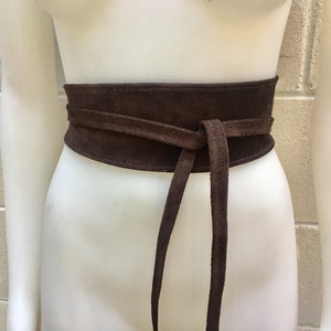 BROWN suede OBI belt. Wrap belt in genuine leather. Boho waist belt in chocolate brown. Wraparound suede belt. Dark brown leather sash