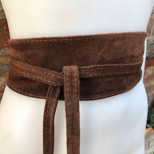 BROWN suede OBI belt. Wrap belt in genuine leather. Boho waist belt in dark brown. Wraparound suede belt. Chocolate brown leather sash