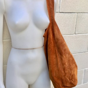 Slouch bag.Large TOTE leather bag in CAMEL brown with zipper.Genuine leather bag.Light tobacco color laptop bags. Large shopper leather bag. immagine 9