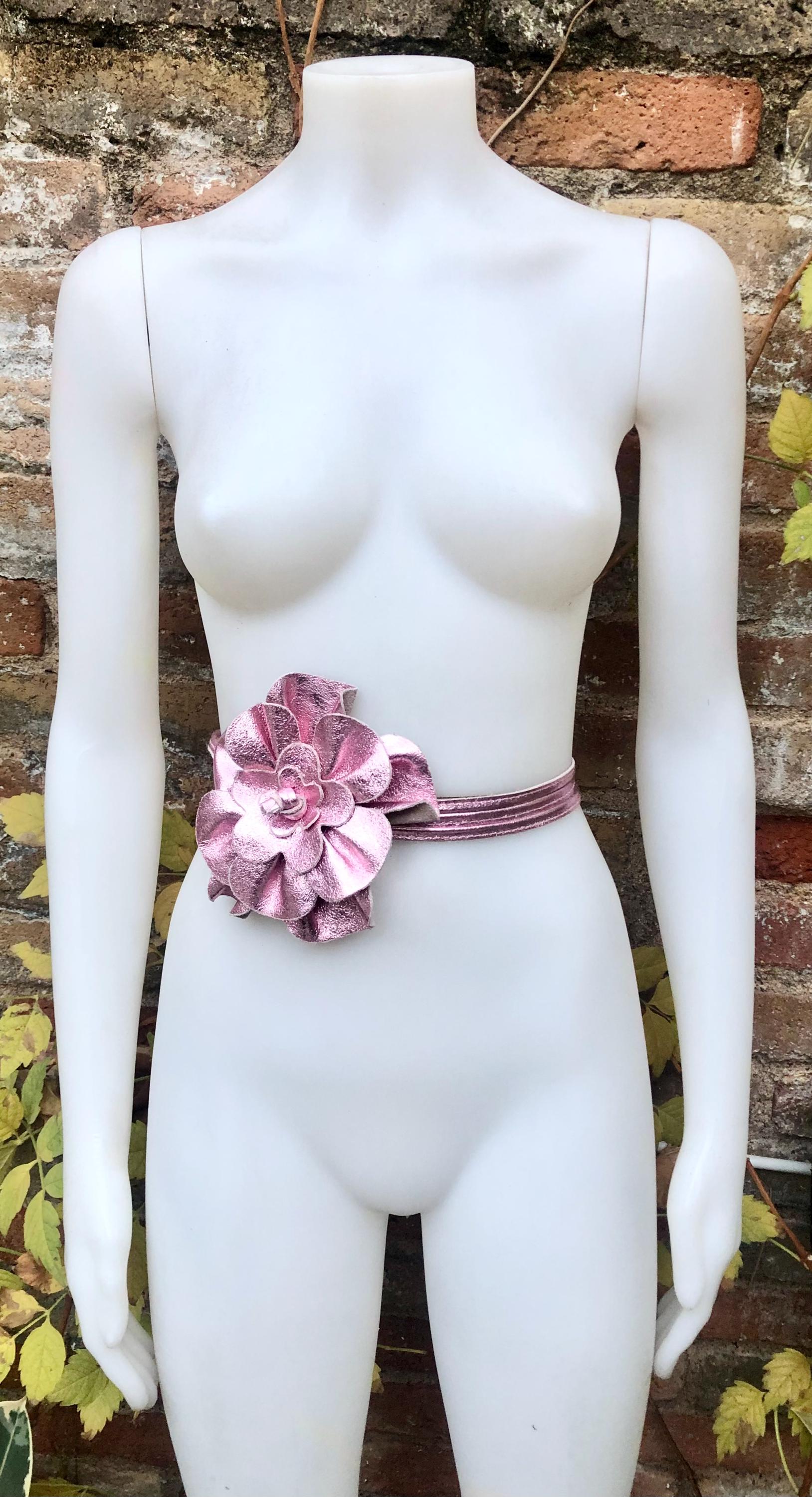 Flower Leather Belt in METALLIC Light PINK. Waist, Overall  display picture 1