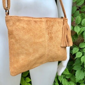 Sac en cuir suédé marron CAMEL Sac bandoulière, sac à bandoulière en cuir VÉRITABLE. Petit sac en cuir avec bandoulière réglable et fermeture éclair.