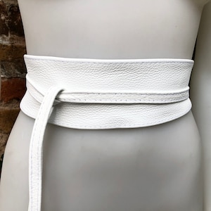 White obi belt in soft leather. Wrap belt in white. Wide waist bellt in genuine leather, wraparound boho dress belt. White cinch dress belt