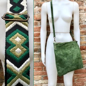 GRÖN mockaväska: 1 GITARRM + 1 mockarem. Mjuk axelrem/axelväska i äkta läder. Grön handväska med broderad rem.