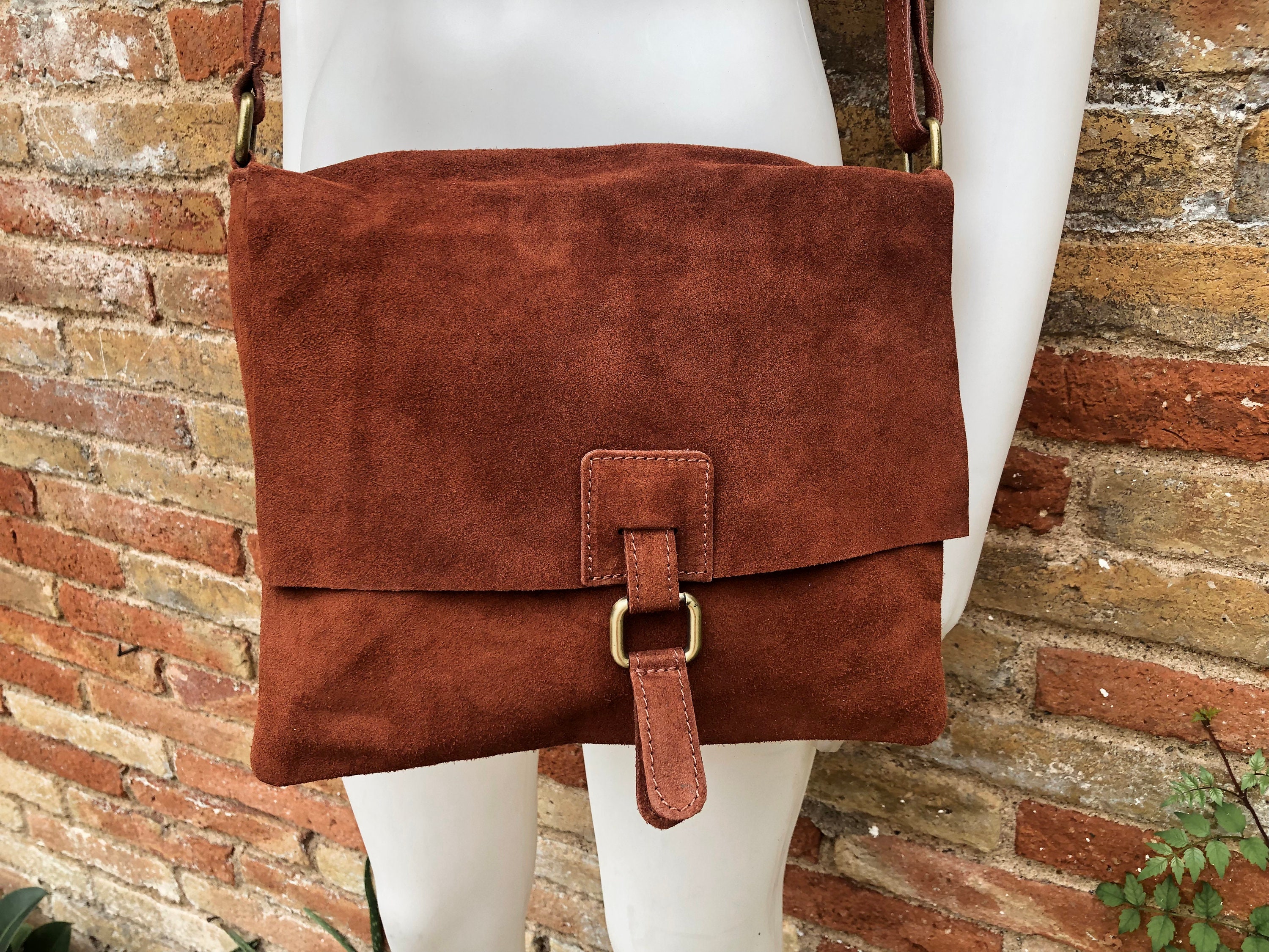 image-camel-shoulder-bag.jpg