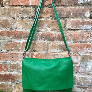 GREEN Cross body / shoulder bag. Genuine leather bag. Medium sized flat messenger bag with zipper adjustable strap. Green leather purse image 9