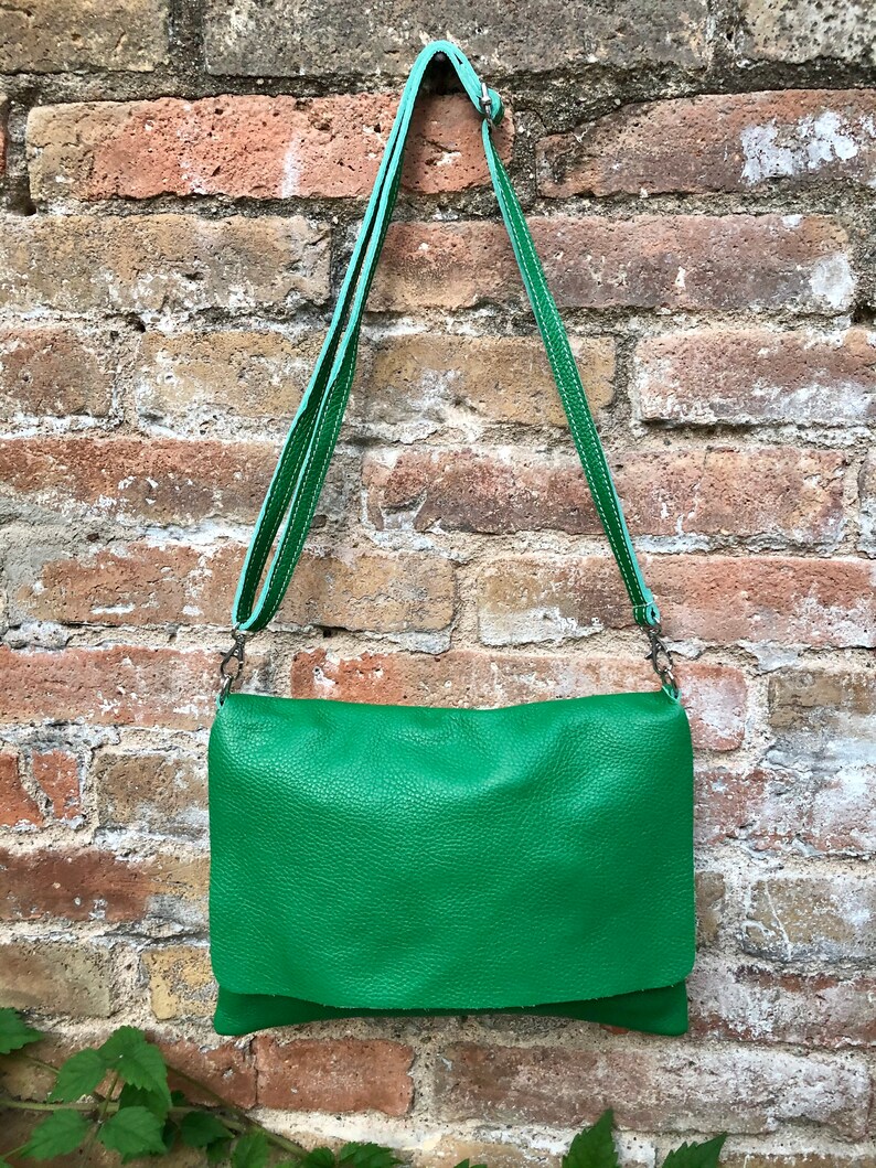 GREEN Cross body / shoulder bag. Genuine leather bag. Medium sized flat messenger bag with zipper adjustable strap. Green leather purse image 9